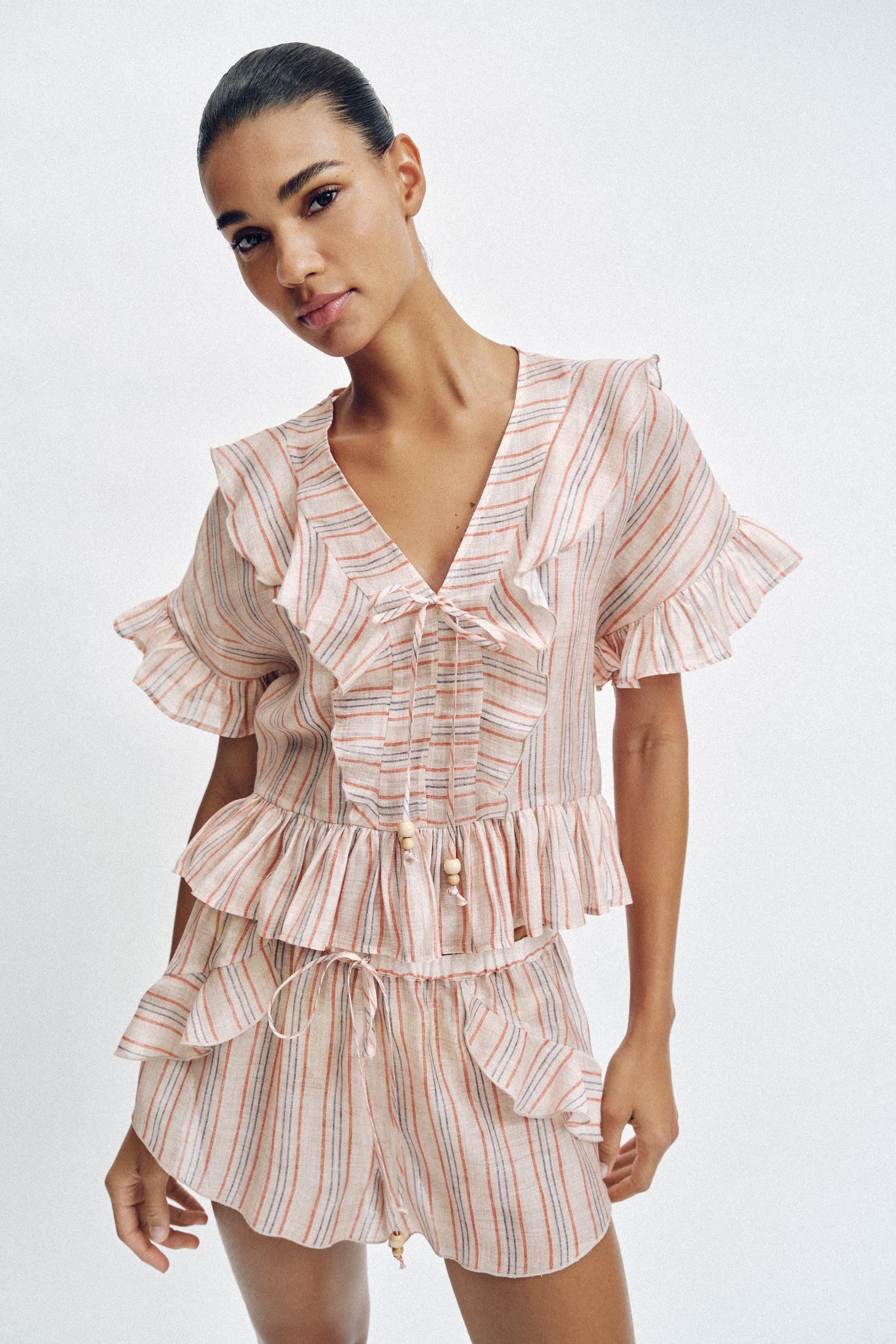 RUFFLED STRIPED SHORTS